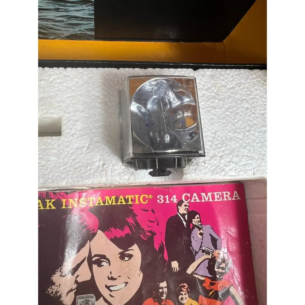 Vintage In Box Kodiak Instamax 314 Film Camera and manual - Picture 7 of 13